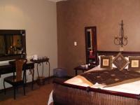 Luxury Queen Room