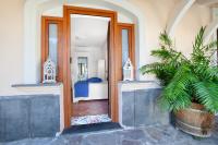 CASA SORRENTO, immerso nel verde a pochi passi dal centro - B&B Sorrento