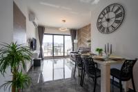 Tulip Court Penthouse Brand New-2 Min From The Sea-Central Bugibba - Chambres d'hôtes San Pawl il-Bahar