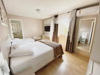 Camera Tripla Standard