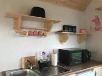 The Lazy Llama Shepherd Hut & Sauna - Chambres d'hôtes Ballyshannon