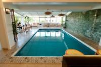 Beds & Friends Hostel Mactan with Pool and Bar - B&B Mactan