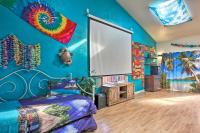 Hot Tub and Theater Room Tropical Springfield Home - Ferienwohnung Springfield