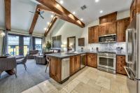Luxury Two Bedroom Residence steps from Heavenly Village condo - B&B South Lake Tahoe