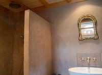 Vierbettzimmer mit Dusche