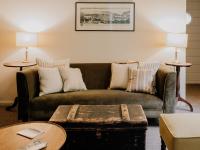 Beautiful Grade II Listed Gatehouse in Great Location - B&B Sheffield