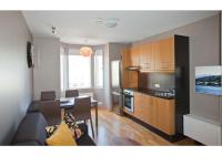 Apartamento de 1 dormitorio con vistas a la plaza