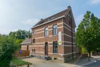 B&B Maaseik - Het Dorpshuys - vakantiewoning tot 12 personen - Bed and Breakfast Maaseik