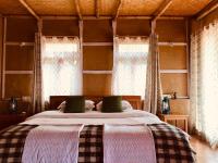 Standard Zimmer mit Kingsize-Bett