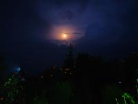 Habitación con cama extragrande y vistas a la montaña