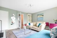 B&B Surbiton - Surbiton modern 2 bedroom flat with parking - Bed and Breakfast Surbiton