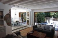 Lovely Spacious Cottage Near The Coast - Bed and Breakfast