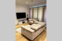 Luxury 1 Bedroom Apartment with Netflix & Parking - Bed and Breakfast Borehamwood