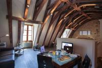 Le Grenier du Chapitre son loft avec les poutres et l'appartement une chambre sans les poutres - B&B Sarlat-la-Canéda