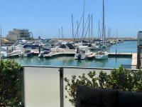 Mariner's Cove ~ Luxe Waterfront Apartment - B&B Mindarie