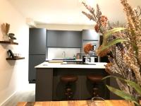 EXCLUSIVE and MODERN - Bradford City Centre- 85" Cinema TV - B&B