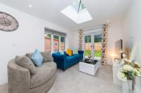 B&B Bracknell - Greenfields's Hurley House - New modern 4 Bedroom House - Bed and Breakfast Bracknell