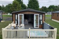 Nightingale Lodge with Hot Tub - B&B