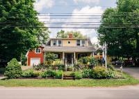 Farmhouse Inn B&B - Bed and Breakfast