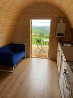 B&B Lampeter - Woodpecker Pod with views - Bed and Breakfast Lampeter