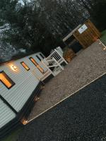 B&B Swarland - Percy Wood Lodge with Hot Tub near Alnwick - Bed and Breakfast Swarland