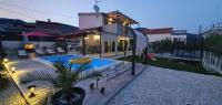 Villa Fides with private pool, garden and sea view - B&B Kaštel Novi