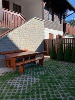 Pritlični apartma Hribovc z atrijem - B&B