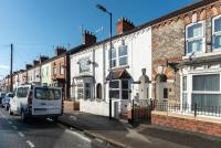 WGcDDE Large 3 Bedroom House - Close to MKM Stadium & A63 - Garden - B&B