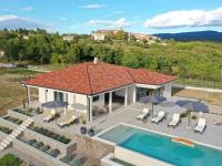 Villa Green Forest with wellness and heated salty pool - B&B Hum