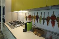 Zimmer mit Kingsize-Bett und Balkon