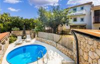 B&B Risika - Gorgeous Home In Krk With House A Panoramic View - Bed and Breakfast Risika