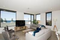 B&B Shellharbour Village - Shellharbour Seaview Luxury Escape - Bed and Breakfast Shellharbour Village