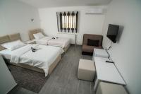 Dreibettzimmer mit Bad