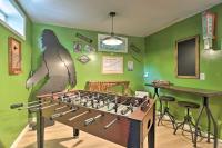 Game Room and Fire Pit Weaverville Family Home! - Chambres d’hôtes Weaverville
