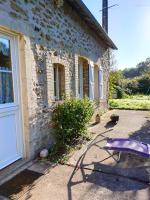 "Rêves de Gamins" Chambre de gauche, 4 couchages dans gîte de campagne "La Camusière", proche du Pôle Européen et du circuit des 24h - B&B Champagné