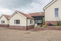 Grove Farm Bungalow with swimming pool, Dallinghoo - B&B Woodbridge