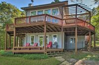 Dock and Kayaks Lakefront Hot Springs Home - B&B Hot Springs