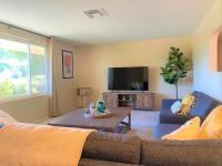 Luxe 4BR 2BTH l Pool & Grill l Central Location l Mountain View l Family Vacation l RV Site - B&B Sierra Vista