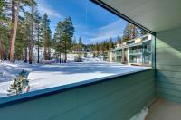 Apartment with Mountain View