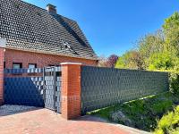 Ferienwohnung mit Balkon und eingezäunten Garten - Bed and Breakfast Aurich