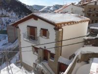 Two-Bedroom Apartment with Mountain View