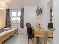 Deluxe Two-Bedroom Apartment with Garden View
