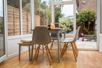 Beautiful Town House with Private Garden and Patio - B&B Canford Magna