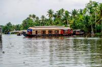 Grand Villa Houseboat - Chambres d'hôtes Kumarakom