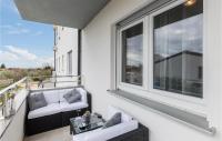 1 Bedroom Amazing Apartment In Peroj - B&B