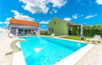 B&B Benkovac - Pet Friendly Home In Benkovac With Private Swimming Pool, Can Be Inside Or Outside - Bed and Breakfast Benkovac