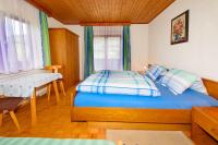 Dreibettzimmer mit eigenem Bad