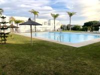GATU Conil Sunset casa junto el mar con jardín privado, parking gratis y piscina común -Mayores de 21 años y familias - Chambres d'hôtes Conil de la Frontera