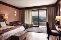 Premium Suite with Mountain View