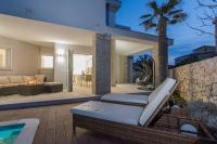 Villa White Rose with private pool - B&B Novalja